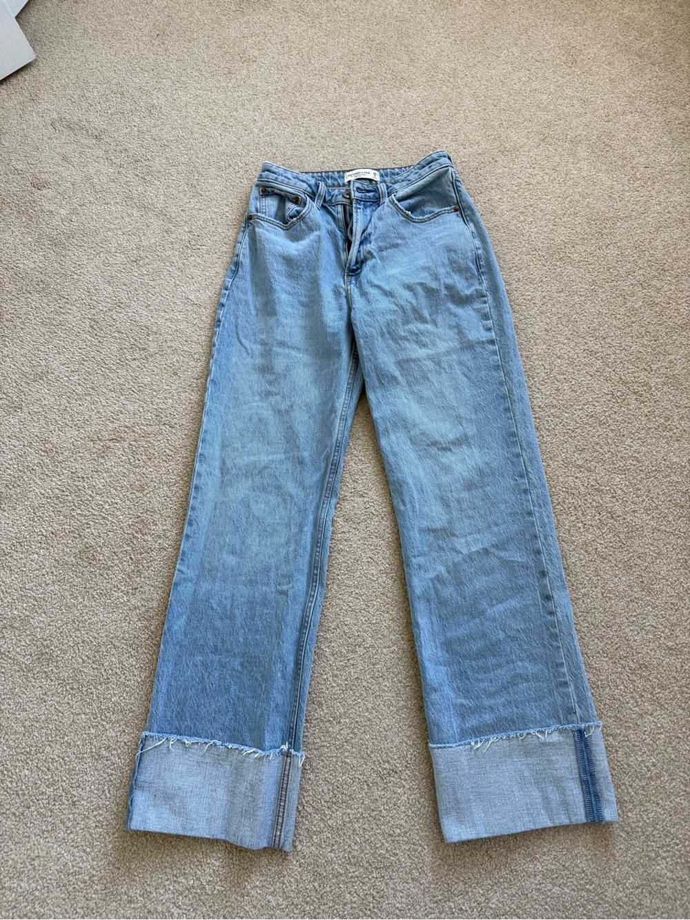 Abercrombie & Fitch 90s Relaxed Jean High Rise Curve Love Cuffed Hem Light Wash